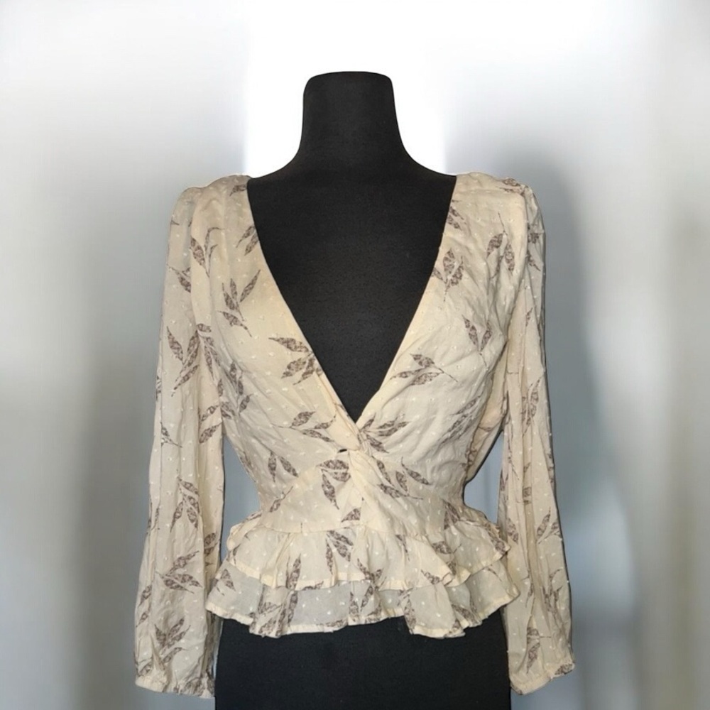 2Bella‎ Long Sleeve  V Neck Ruffle Blouse| Large